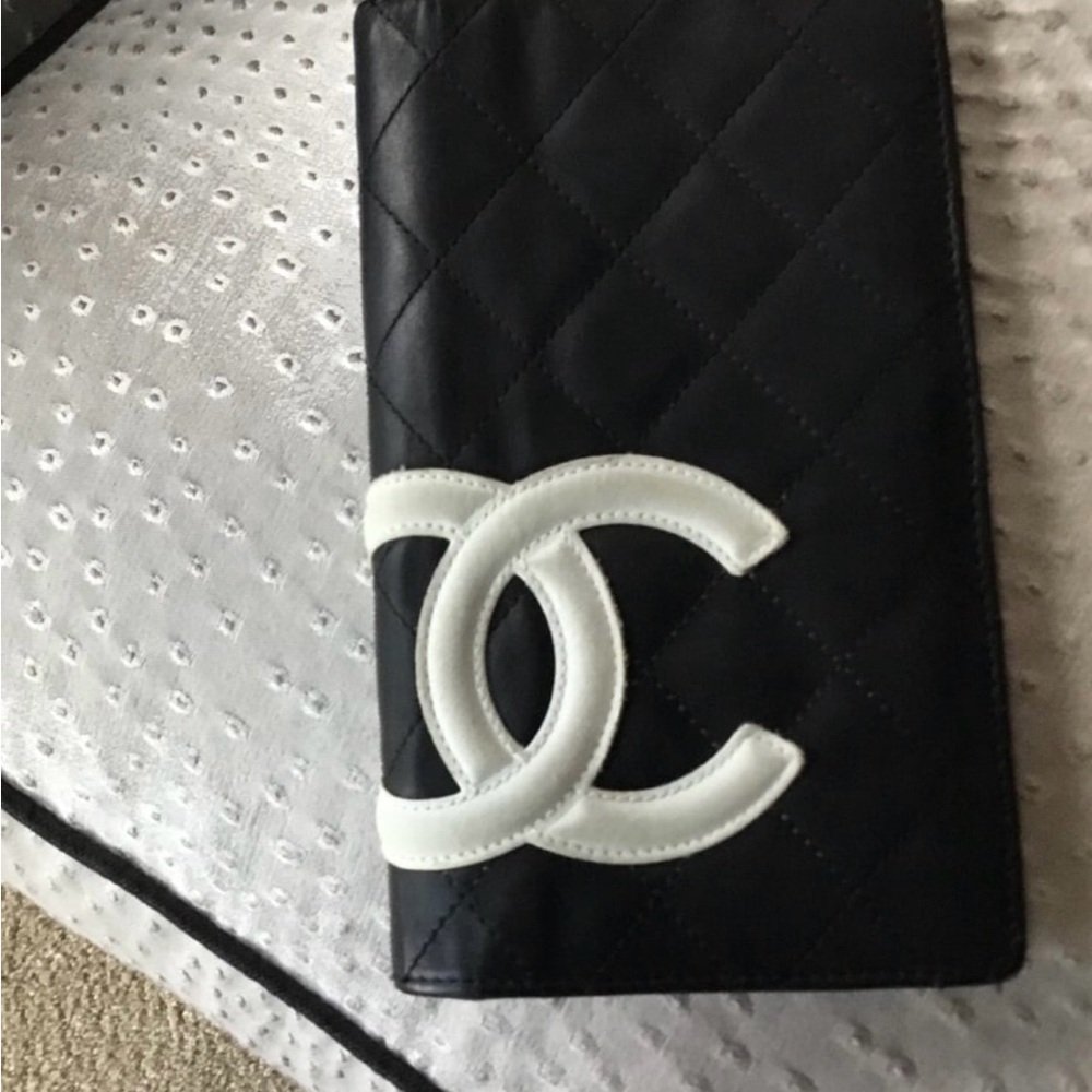 CHANEL ♦️♦️♦️FLASH SALE♦️♦️Black and White Quilted Wallet